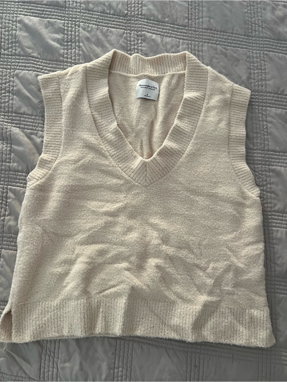 Abercrombie & Fitch Cream Knit V-Neck Sweater Vest